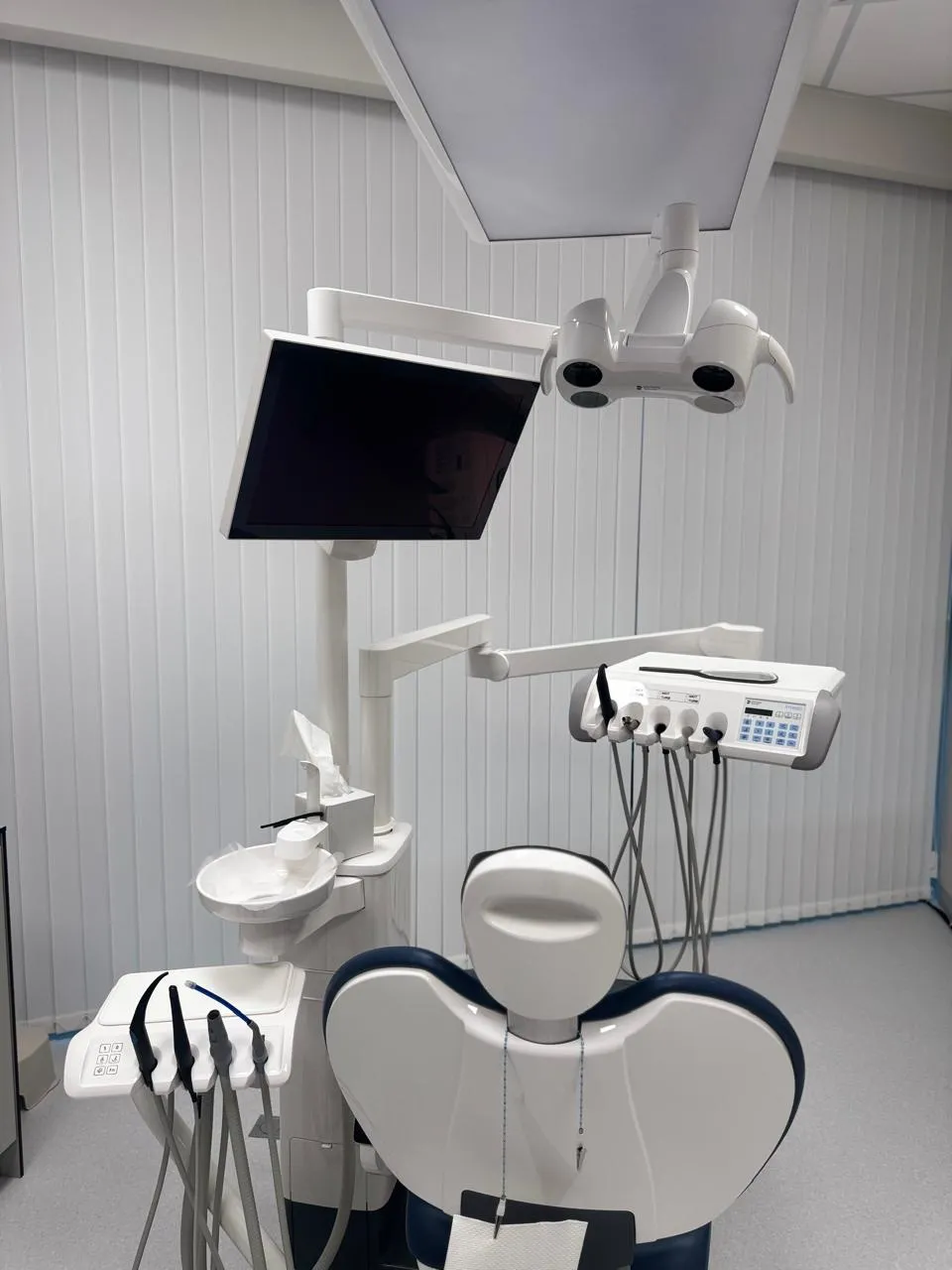 Стоматологічна установка в кабінеті Smile